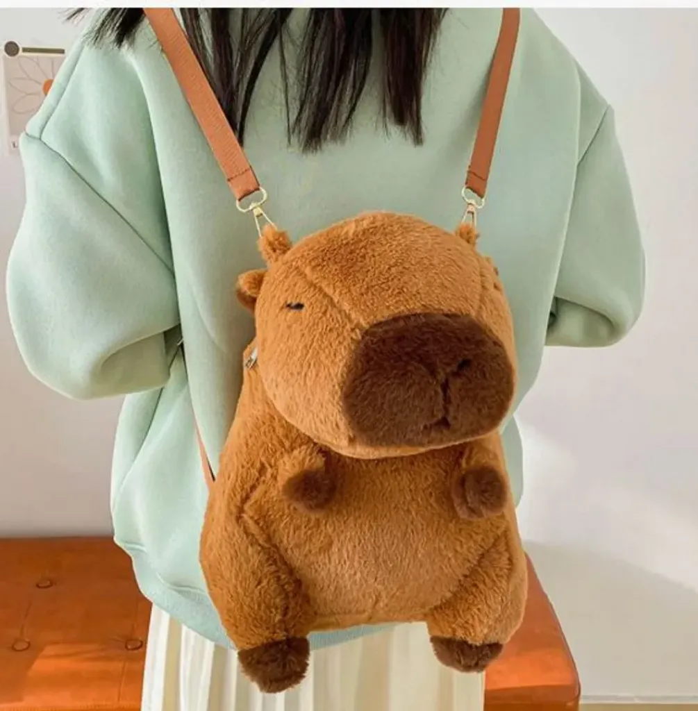 MALETA PELUCHE CAPIBARA